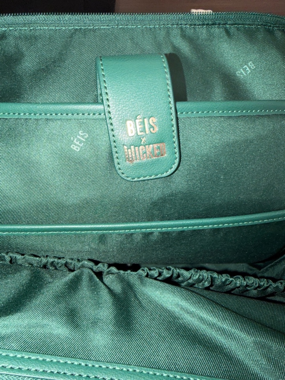 BEIS The Wicked Backpack
in Wicked Green - Picture 6 of 14